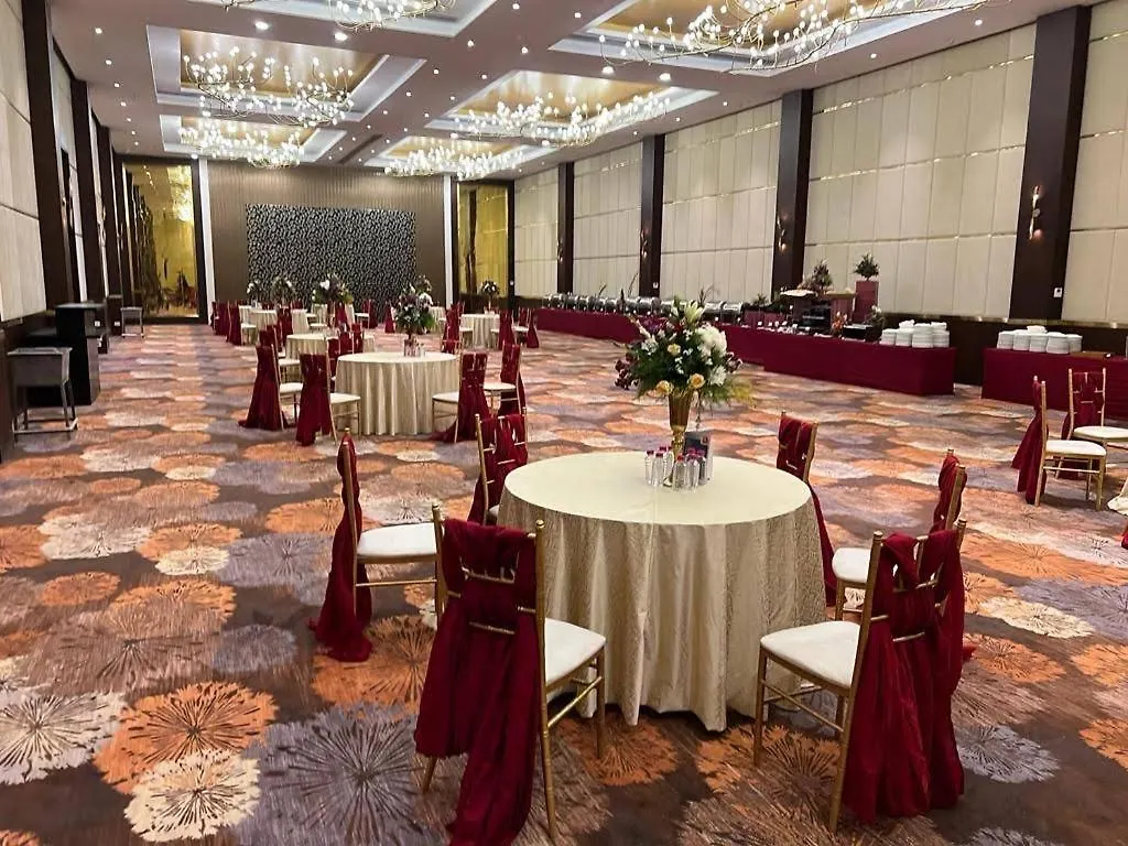 *****  Ramada By Wyndham Udaipur Resort And Spa Indie