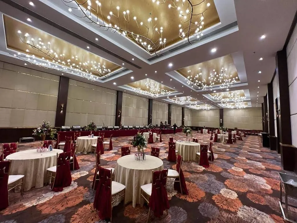 Ramada By Wyndham Udaipur Resort And Spa Indie